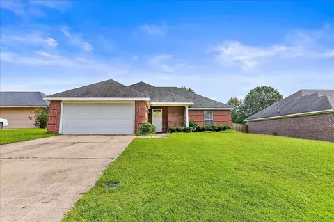 332 Greystone Pte, Terry, MS 39170 photo 1