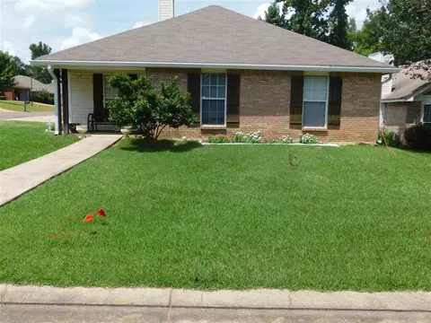 2001 Windchase Cir, Brandon, MS 39042 photo 1