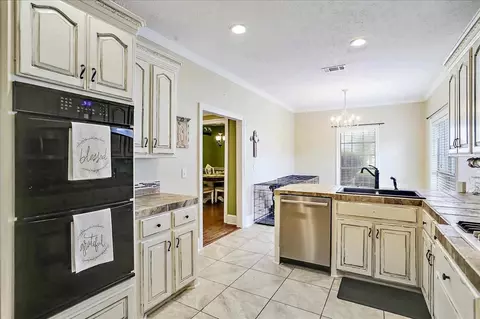 461 Bay Pointe Cir, Brandon, MS 39047 photo 5