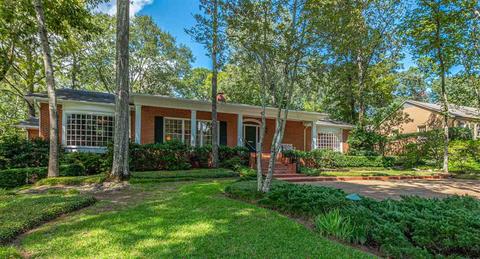 2406 Lake Cir, Jackson, MS 39211 photo 1