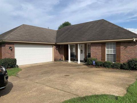 352 Greystone Pte, Terry, MS 39170 photo 1