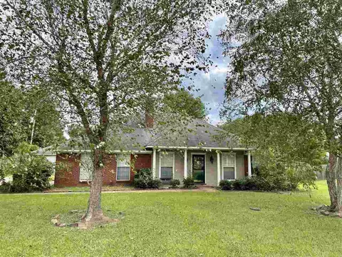 105 Holmar Dr, Brandon, MS 39047 photo 1