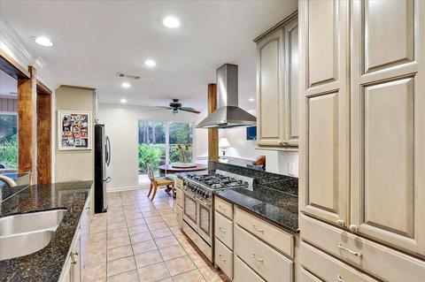 756 Lenox Dr, Jackson, MS 39211 photo 9