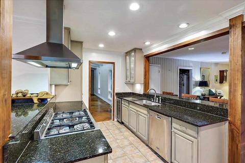 756 Lenox Dr, Jackson, MS 39211 photo 7