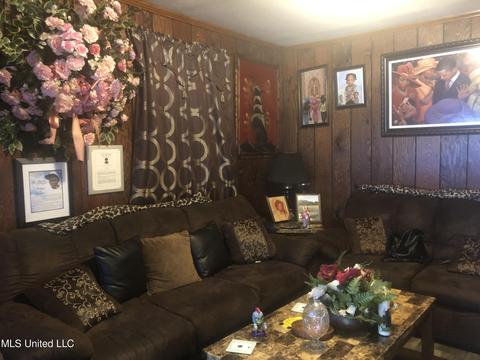 1801 Cox St, Jackson, MS 39204 photo 2