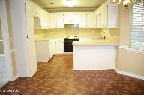 906 Bullrun Dr, Byram, MS 39272 photo 3