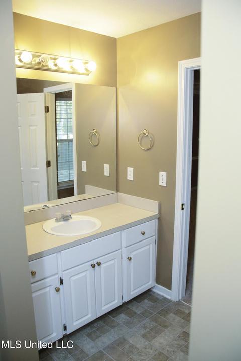 906 Bullrun Dr, Byram, MS 39272 photo 8