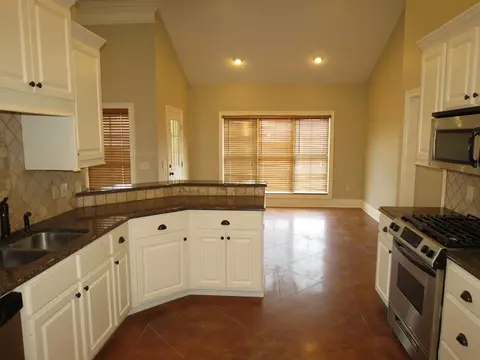 201 Oak Brook Cv, Florence, MS 39073 photo 8