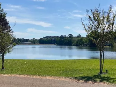 111 Cedar Rdg, Mccomb, MS 39648