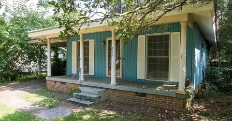 211 Gerald Dr, Mccomb, MS 39648