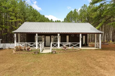 6631 Thompson Rd, Smithdale, MS 39664
