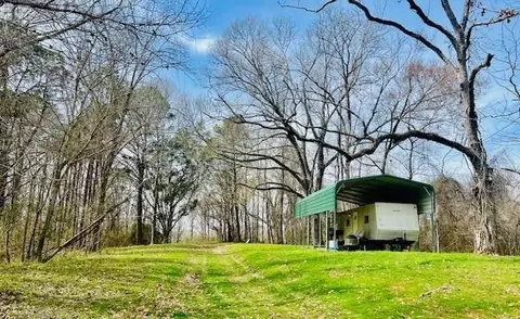 82 Carter Ln, Woodville, MS 39669