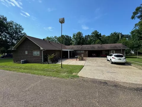 517 James Ave N, Mccomb, MS 39648