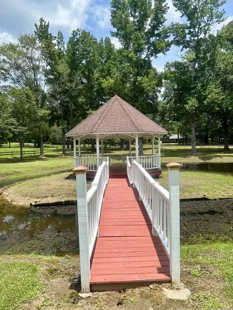 1094 Pine Cone Ln, Summit, MS 39666 photo 6