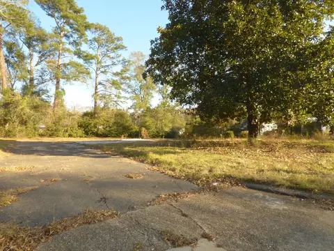 614 Jackson Ave, Mccomb, MS 39648