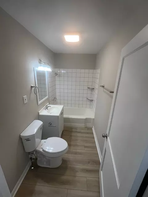 Bath - 1012 N Jackson, Brookhaven, MS 39601 photo 2 of 2