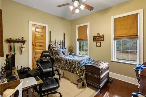 Bedroom - 1056 Turkey Ridge Rd, Summit, MS 39666 photo 3 of 5
