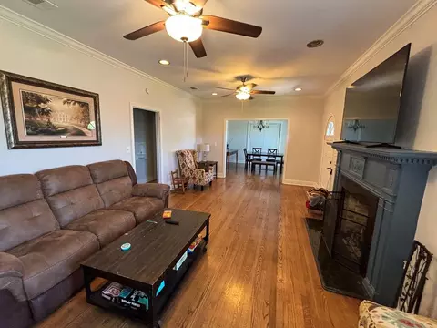 329 W Chippewa St, Brookhaven, MS 39601 photo 4