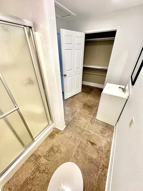 Bath - 604 Byrd St, Brookhaven, MS 39601 photo 4 of 4
