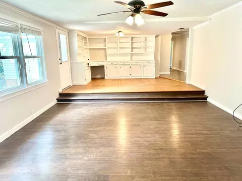Living - 604 Byrd St, Brookhaven, MS 39601 photo 2 of 3