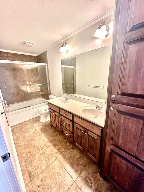 Bath - 604 Byrd St, Brookhaven, MS 39601 photo 1 of 4