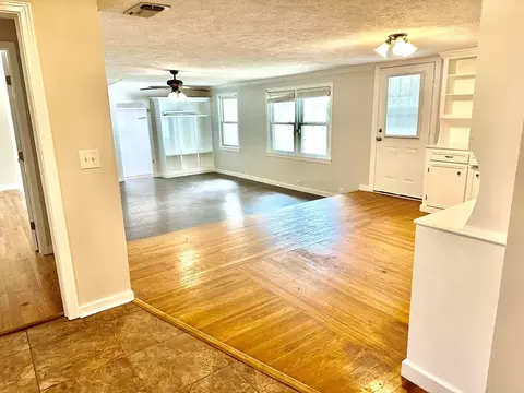 Living - 604 Byrd St, Brookhaven, MS 39601 photo 1 of 3