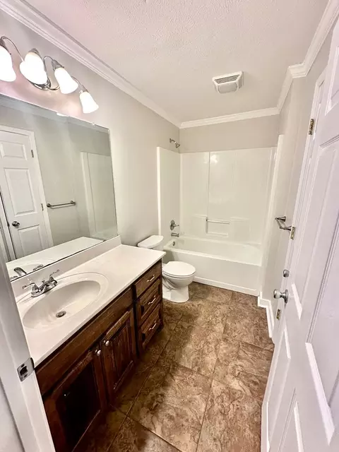 Bath - 604 Byrd St, Brookhaven, MS 39601 photo 2 of 4
