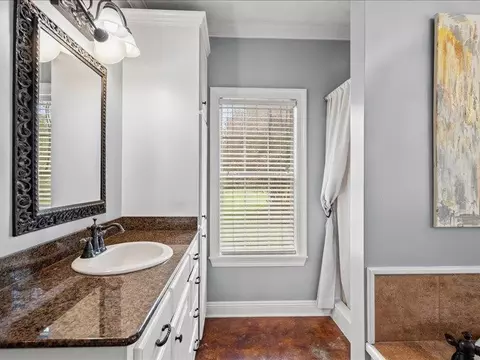 Bath - 1055 Kori Ln, Summit, MS 39666 photo 2 of 4