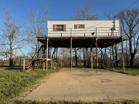 6175 Lake Mary Rd, Woodville, MS 39669