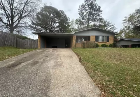 203 Sioux St, Vicksburg, MS 39180