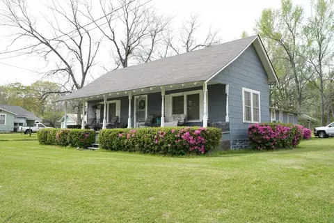 1031 Pearl River Ave, Mccomb, MS 39648