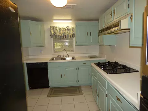 Kitchen - 2074 Magnolia Pisgah Rd, Mccomb, MS 39648 photo 2 of 3