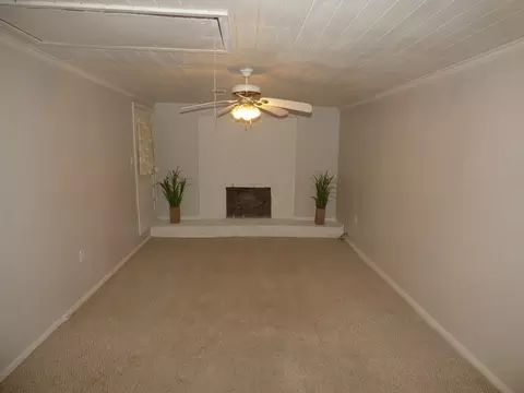 Living - 2074 Magnolia Pisgah Rd, Mccomb, MS 39648 photo 2 of 4
