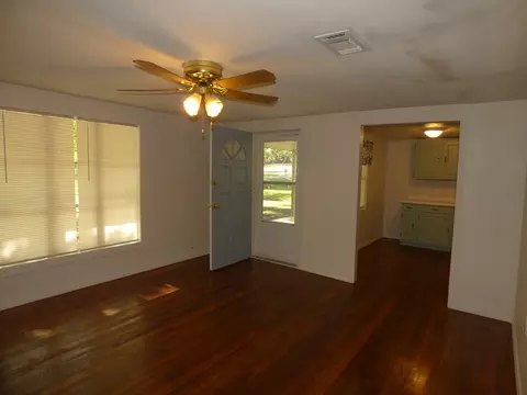 Living - 2074 Magnolia Pisgah Rd, Mccomb, MS 39648 photo 1 of 4