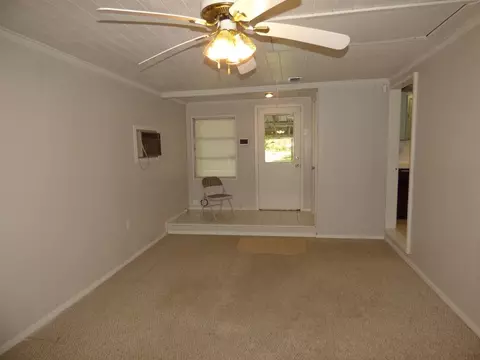 Living - 2074 Magnolia Pisgah Rd, Mccomb, MS 39648 photo 4 of 4