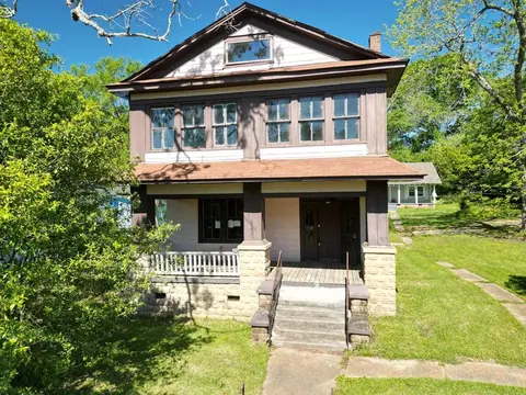 424 3 Rd, Mccomb, MS 39648