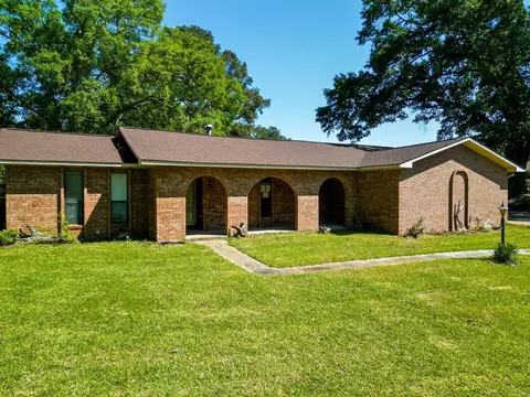 1612 Pope Cir, Mccomb, MS 39648