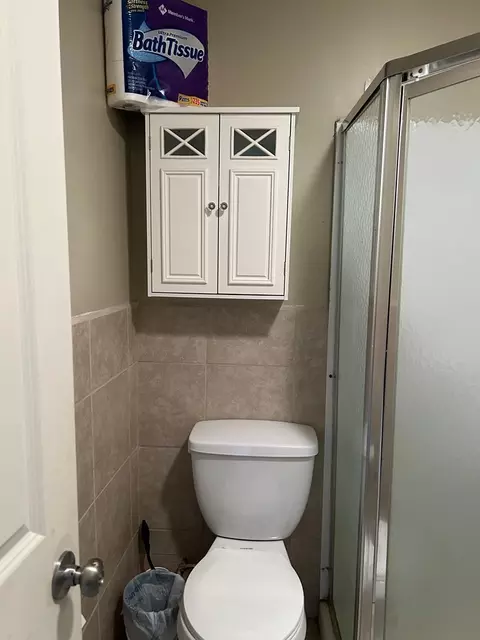 Bath - 311 Walnut St, Summit, MS 39666 photo 6 of 10