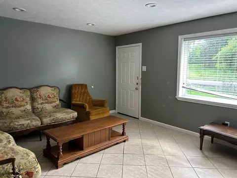 Living - 311 Walnut St, Summit, MS 39666 photo 1 of 3