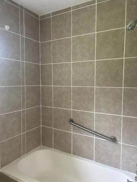 Bath - 311 Walnut St, Summit, MS 39666 photo 8 of 10