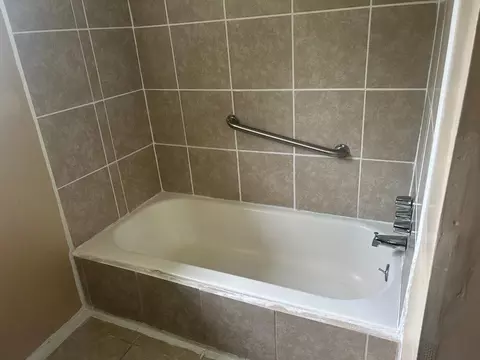 Bath - 311 Walnut St, Summit, MS 39666 photo 10 of 10