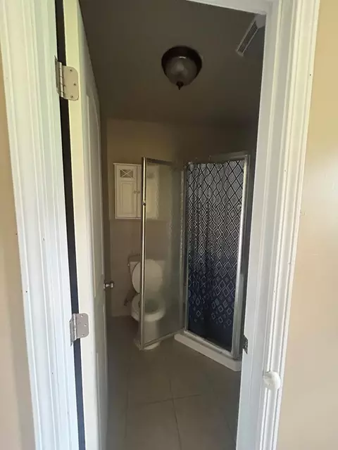 Bath - 311 Walnut St, Summit, MS 39666 photo 7 of 10