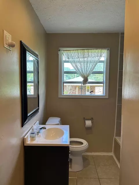 Bath - 311 Walnut St, Summit, MS 39666 photo 1 of 10