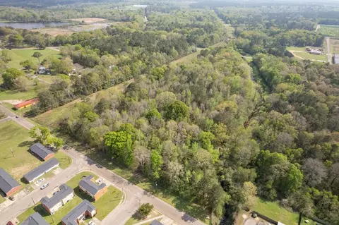 144 Don Curt Blvd, Laurel, MS 39437 photo 2