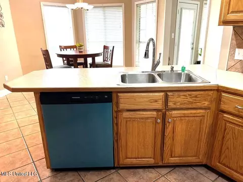 Kitchen - 1017 Hidden Meadow Ln, Summit, MS 39666 photo 2 of 4
