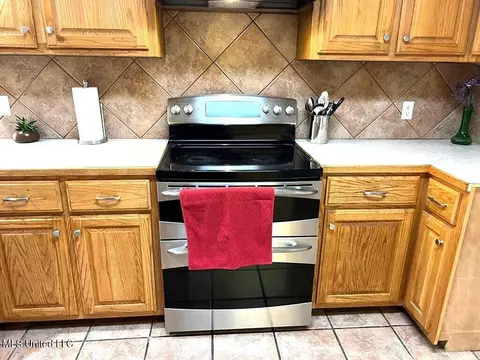 Kitchen - 1017 Hidden Meadow Ln, Summit, MS 39666 photo 3 of 4