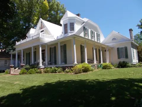 209 Arlington Ave, Natchez, MS 39120 photo 1