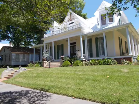 209 Arlington Ave, Natchez, MS 39120 photo 2