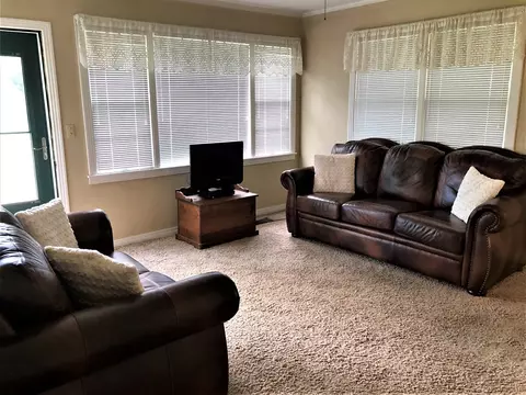 402 Brooklyn Dr, Natchez, MS 39120 photo 2