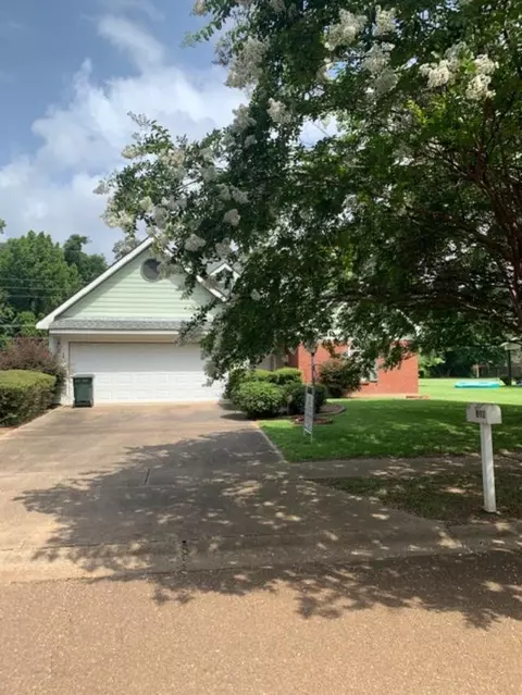 802 Lindberg, Natchez, MS 39120 photo 1